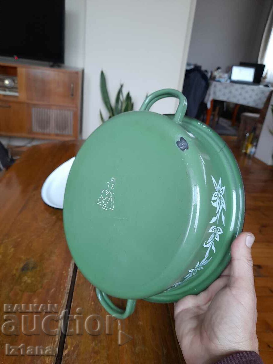 Auction Old enamel pot Auction Old enamel pot