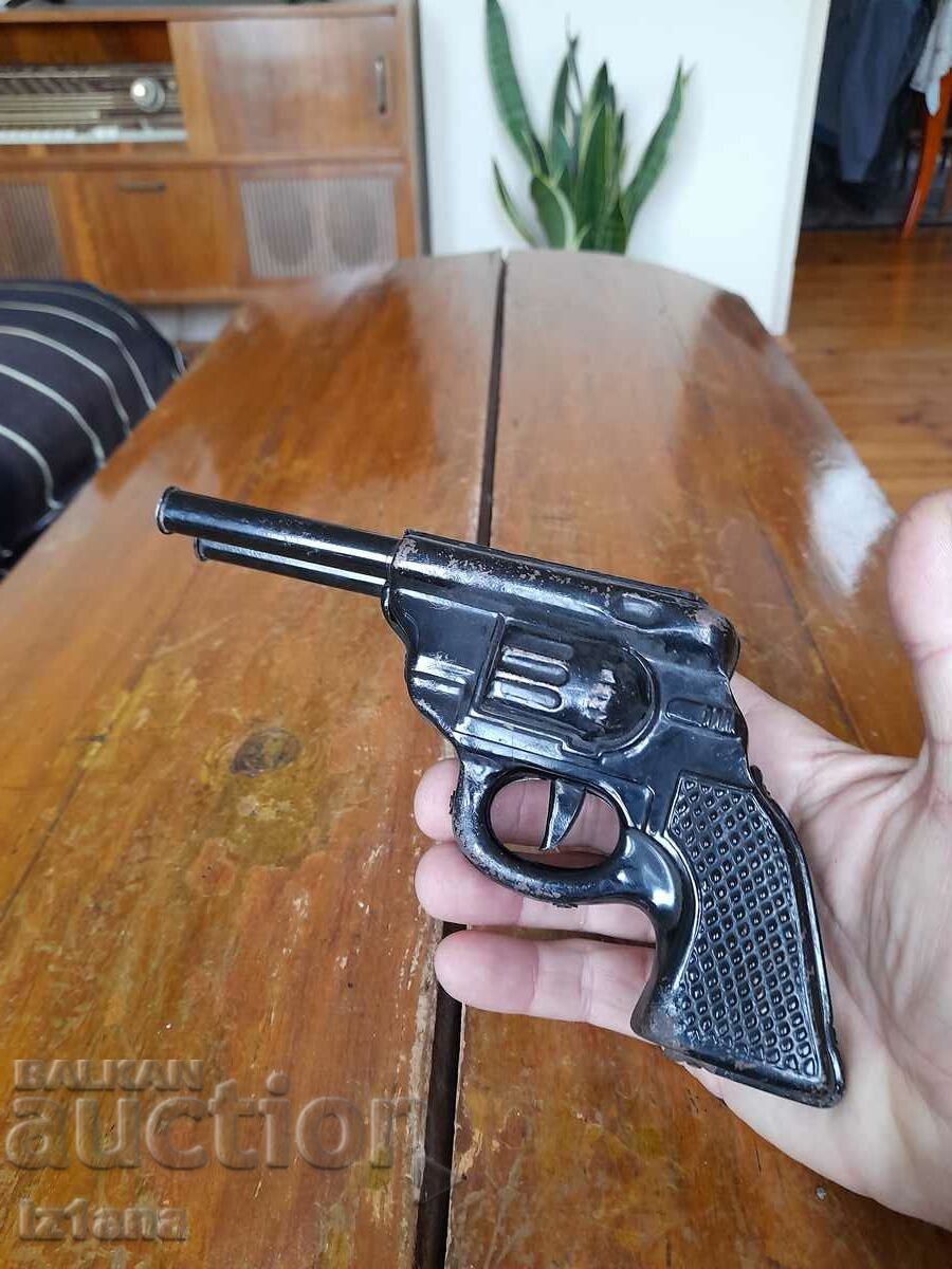 An old children's gun with price 37.00 BGN | € 18.92 An old children's gun with price 37.00 BGN | € 18.92