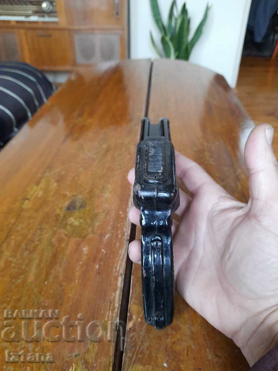 Auction An old children's gun Auction An old children's gun