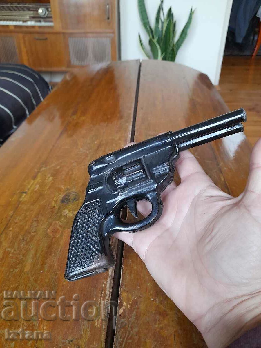 Delivery of An old children's gun Delivery of An old children's gun