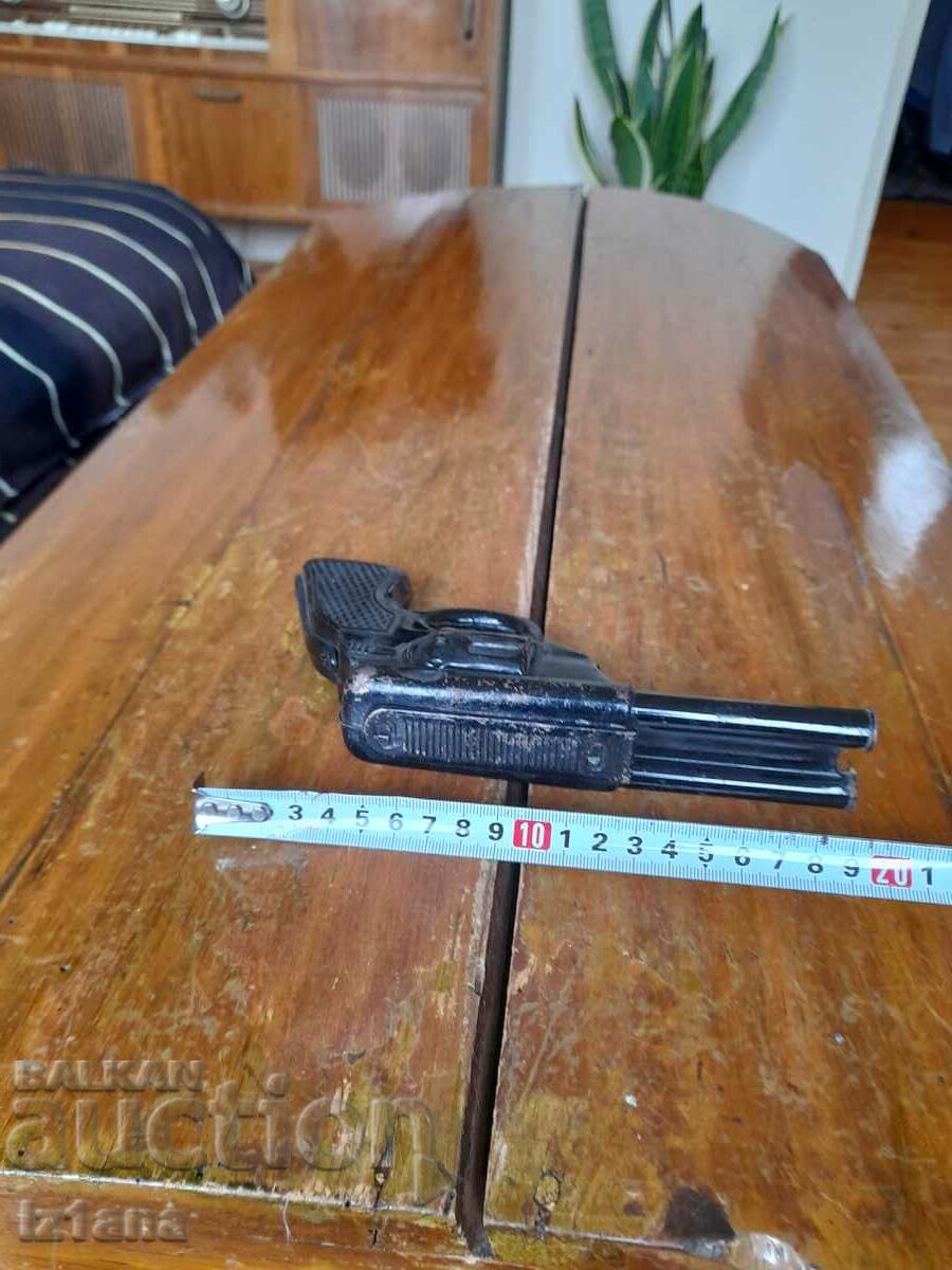 An old children's gun - 6 An old children's gun - 6