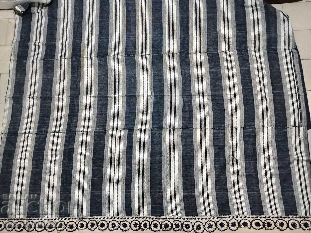 Cearșaf de pat vechi țesut manual, cu broderie din dantelă Cearșaf de pat vechi țesut manual, cu broderie din dantelă