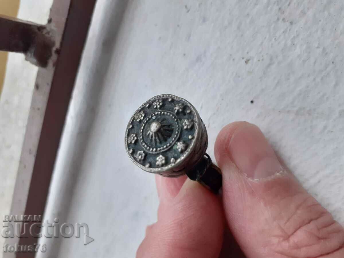 Old authentic renaissance silver ring with price 219.00 BGN | € 111.97