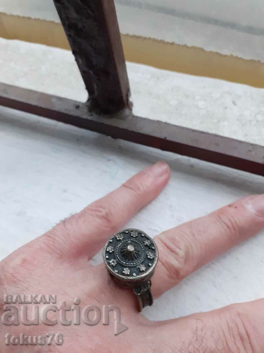 Old authentic renaissance silver ring - 5