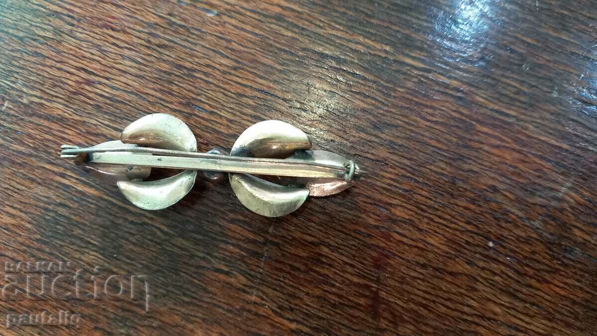 Auction OLD GOLD PLATED BROOCH Auction OLD GOLD PLATED BROOCH