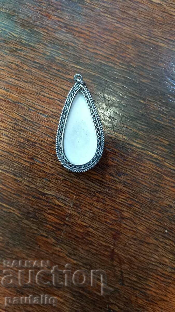 OLD PORCELAIN PENDANT WITH SILVER MOUNTING with price 30.00 BGN | € 15.34 OLD PORCELAIN PENDANT WITH SILVER MOUNTING with price 30.00 BGN | € 15.34