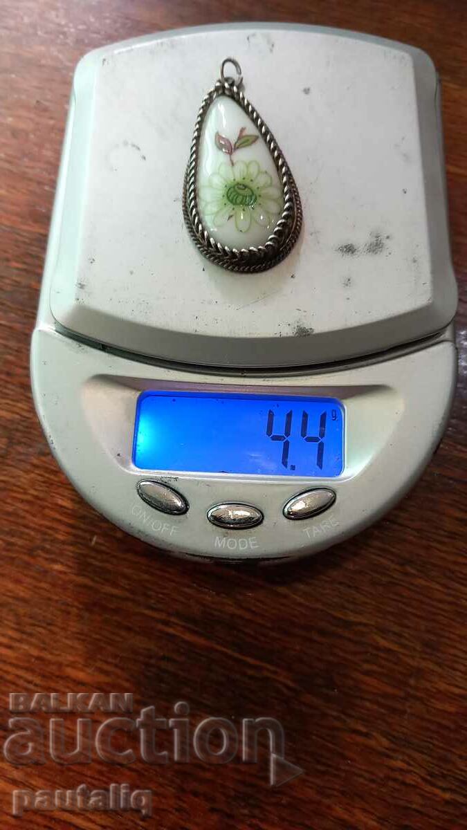 Auction OLD PORCELAIN PENDANT WITH SILVER MOUNTING Auction OLD PORCELAIN PENDANT WITH SILVER MOUNTING