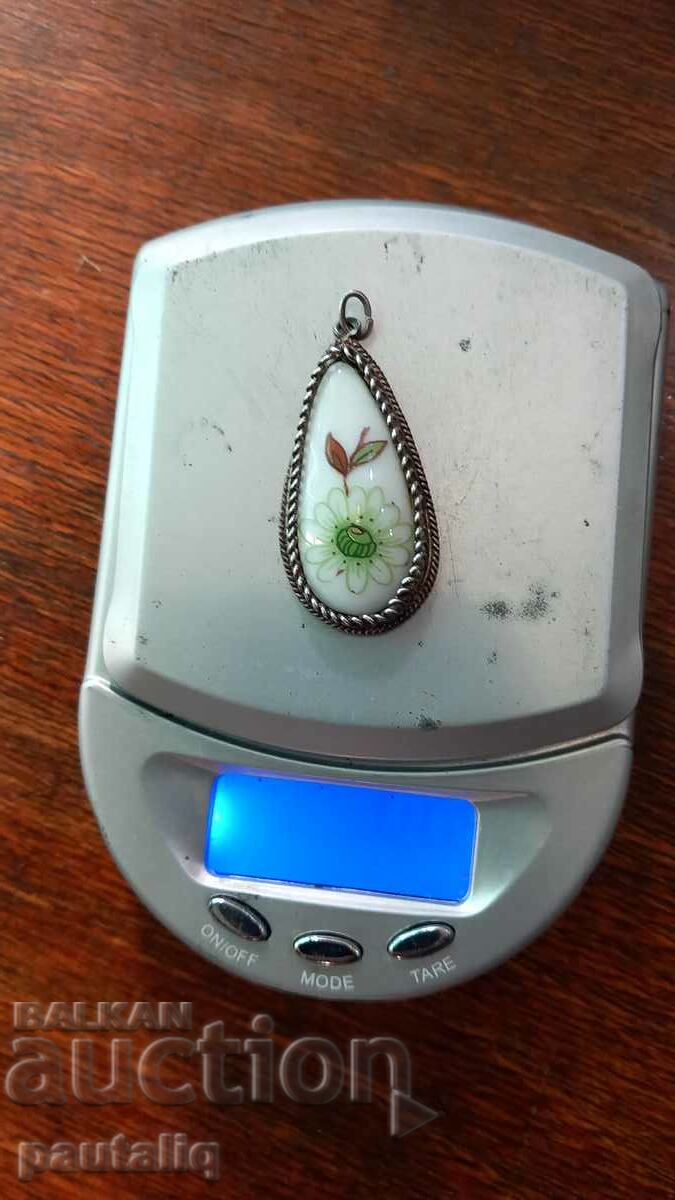 Delivery of OLD PORCELAIN PENDANT WITH SILVER MOUNTING Delivery of OLD PORCELAIN PENDANT WITH SILVER MOUNTING