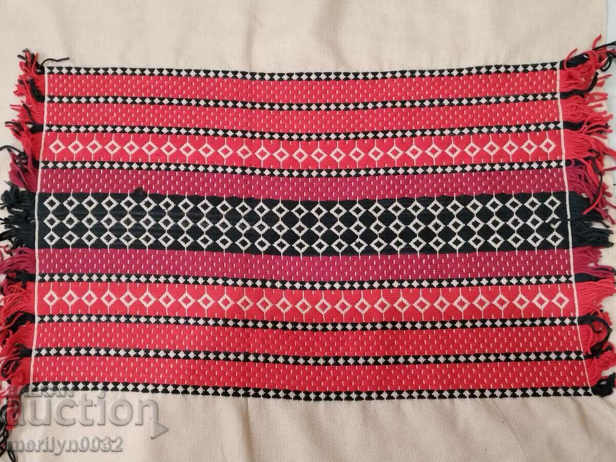 Εσωτερικό αντικείμενο με βουλγαρικό κέντημα μαξιλαροθήκη με τιμή 48.00 BGN | € 24.54 Εσωτερικό αντικείμενο με βουλγαρικό κέντημα μαξιλαροθήκη με τιμή 48.00 BGN | € 24.54