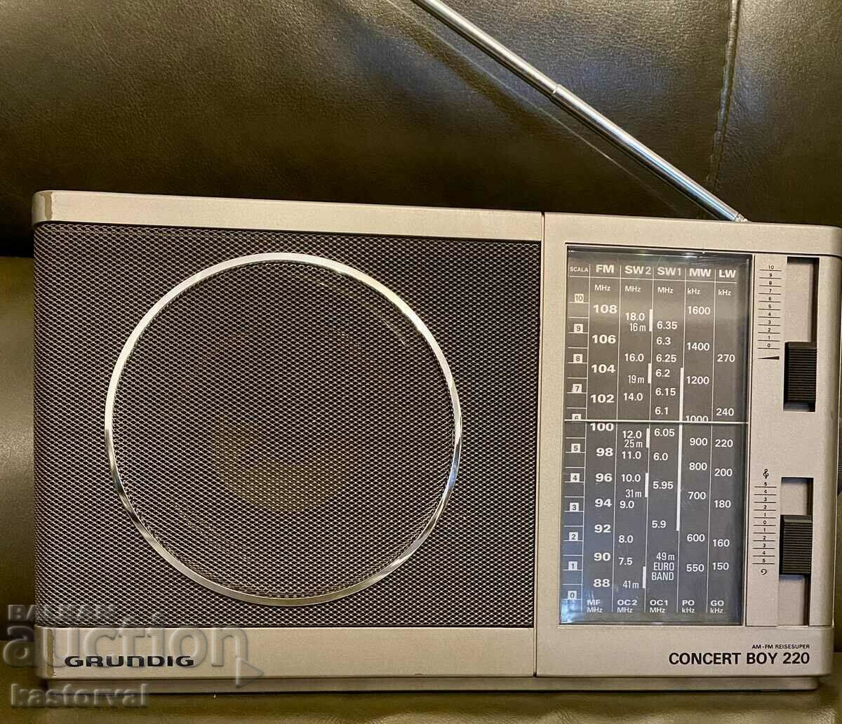 Radio GRUNDIG CONCERT BOY 220 + manual