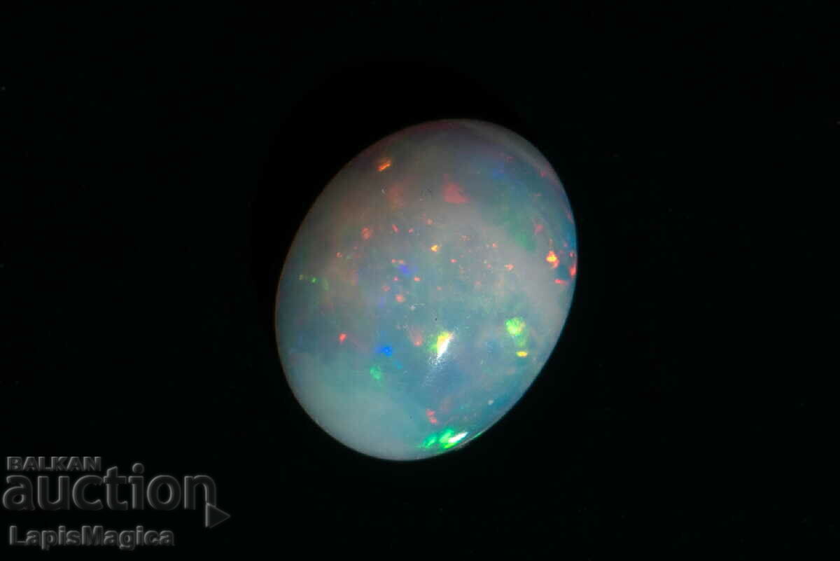 Opal etiopian Cabochon oval de 0,86 ct