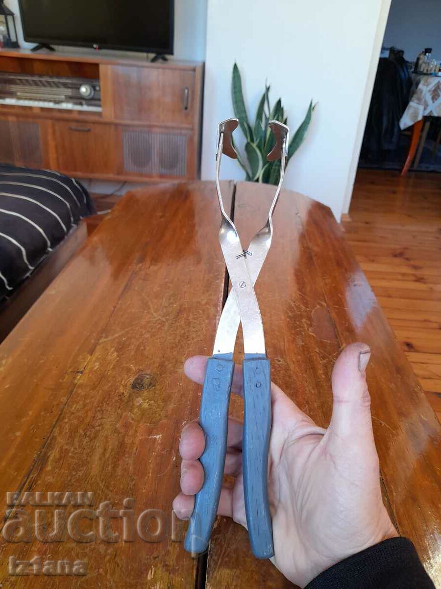 Auction Old tongs, a device for removing jars Auction Old tongs, a device for removing jars