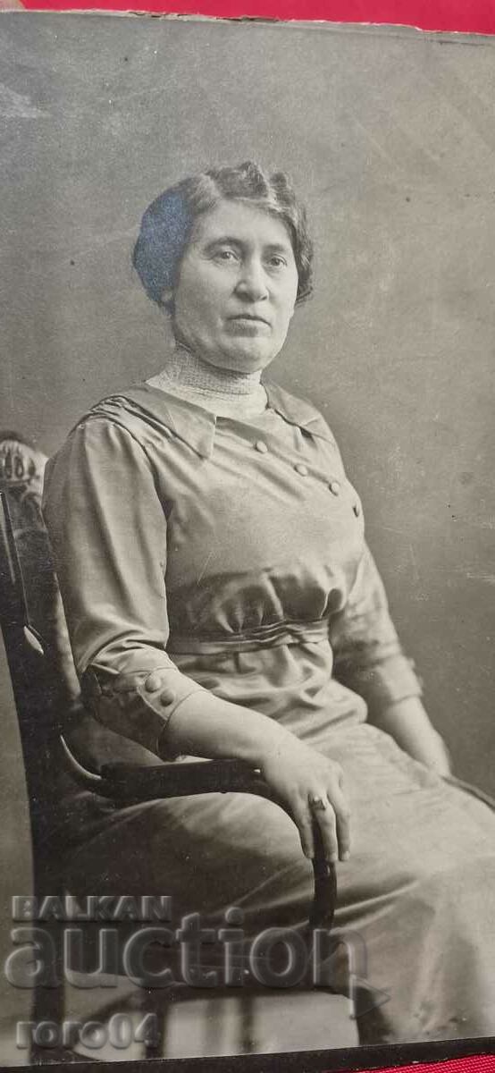 OLD PHOTO - CARDBOARD with price 8.99 BGN | € 4.60 OLD PHOTO - CARDBOARD with price 8.99 BGN | € 4.60