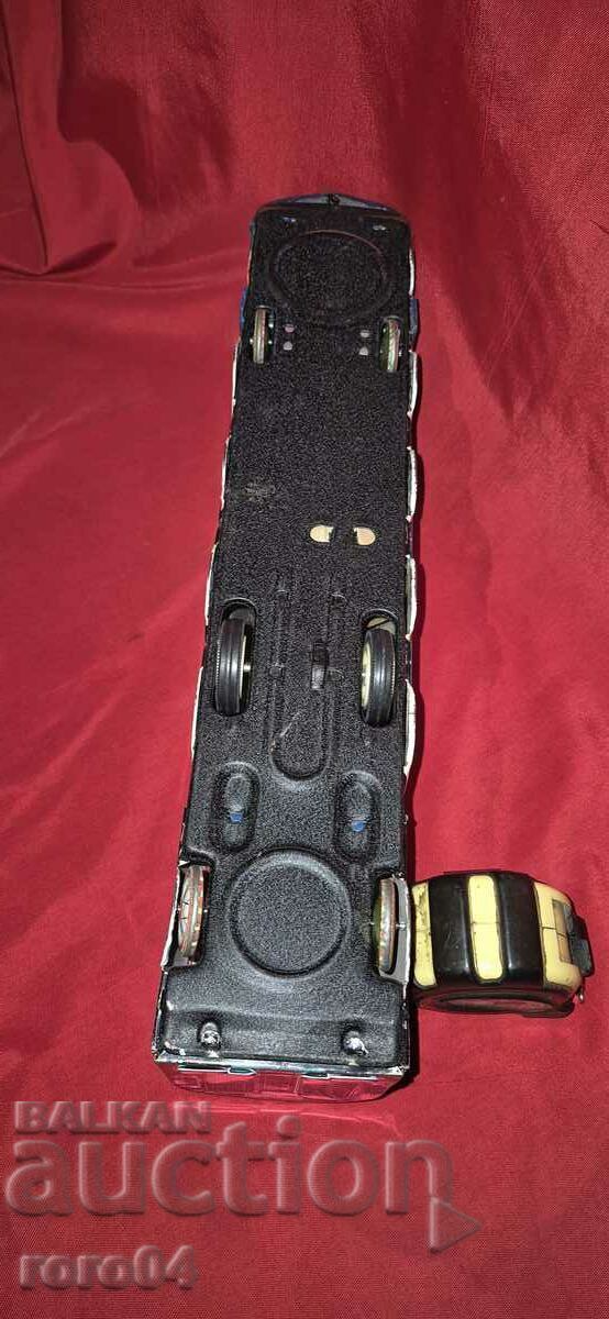 BIG OLD SHEET METAL TRAIN - 5 BIG OLD SHEET METAL TRAIN - 5