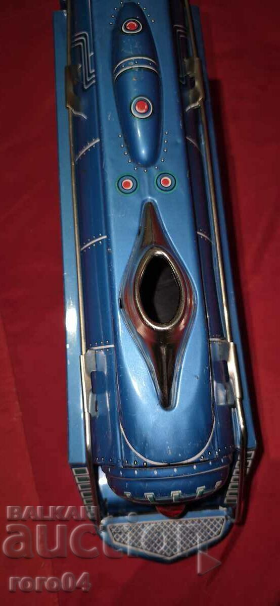 BIG OLD SHEET METAL TRAIN - 6 BIG OLD SHEET METAL TRAIN - 6