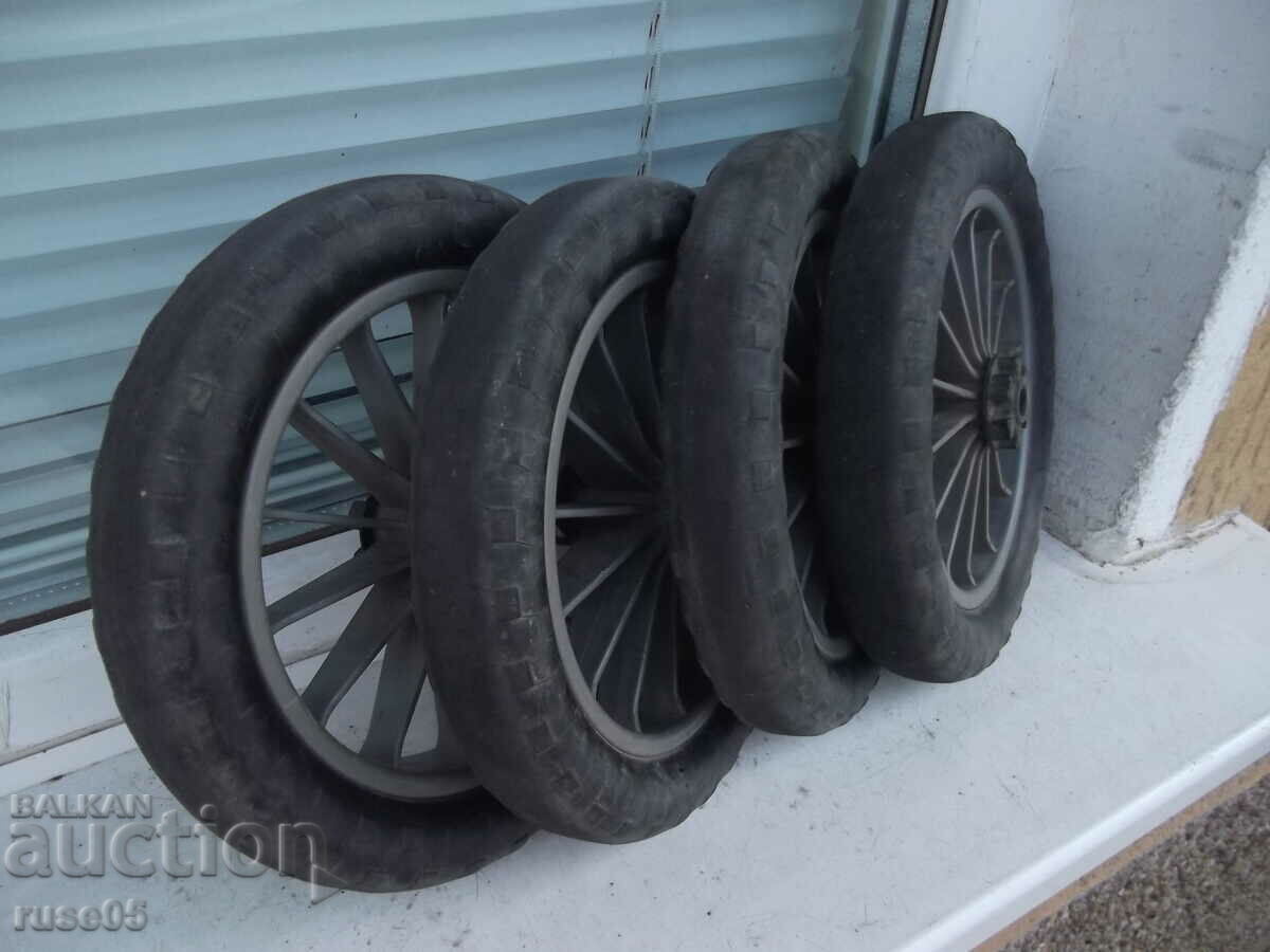 Δημοπρασία Πολλά 4 τροχούς καροτσιού Δημοπρασία Πολλά 4 τροχούς καροτσιού