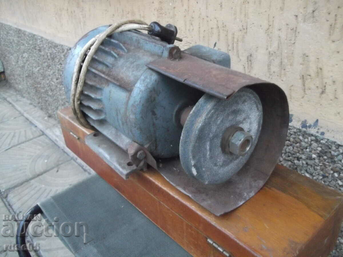 Electric sandpaper with price 70.00 BGN | € 35.79