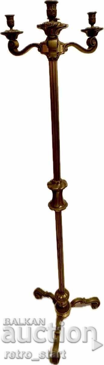 Livrarea Sfeșnic mare din alamă. Citiți descrierea! Livrarea Sfeșnic mare din alamă. Citiți descrierea!