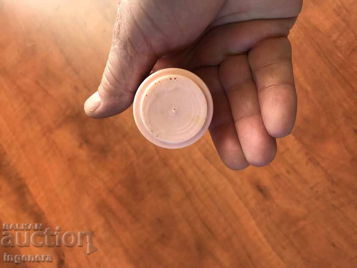 Auction SALT BOX, OLD PLASTIC Auction SALT BOX, OLD PLASTIC