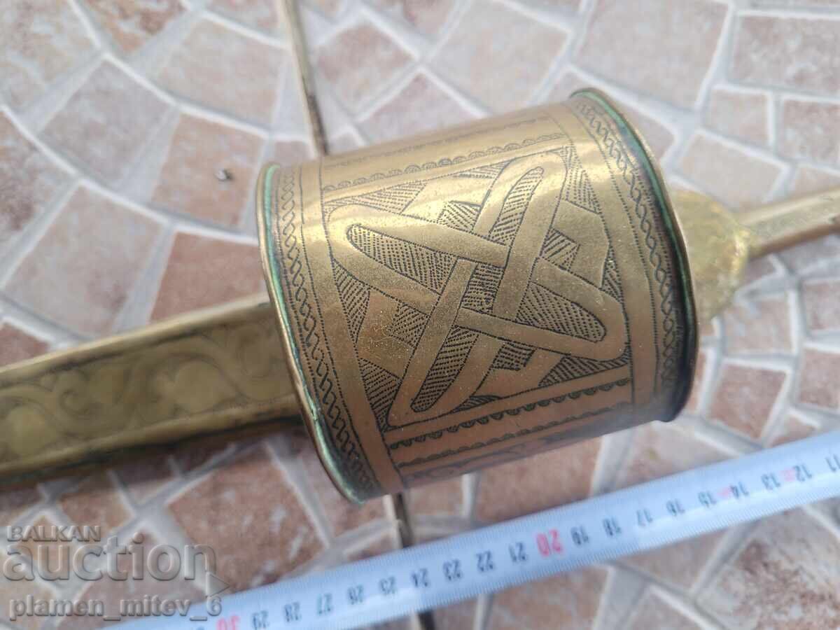 Delivery of kama, dagger, knife,