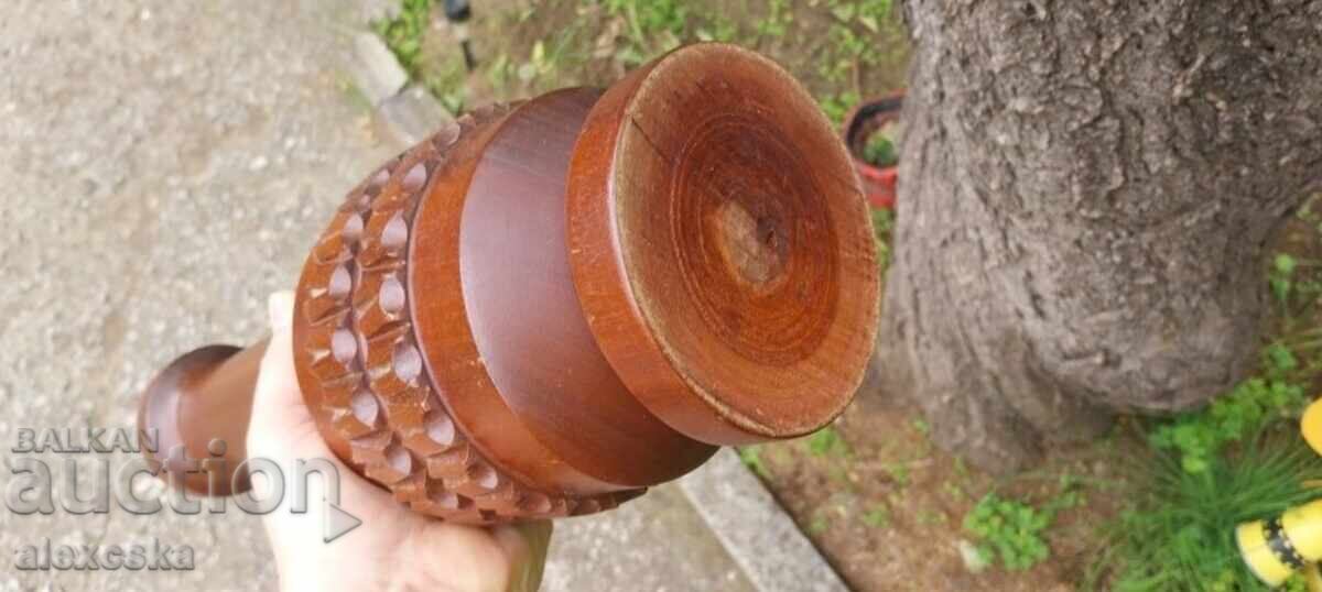 Delivery of Old wooden vase Delivery of Old wooden vase