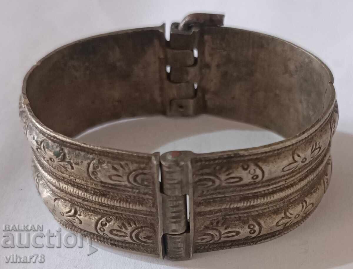 brăţară veche cu preț € 39.99 | 78.21 BGN brăţară veche cu preț € 39.99 | 78.21 BGN
