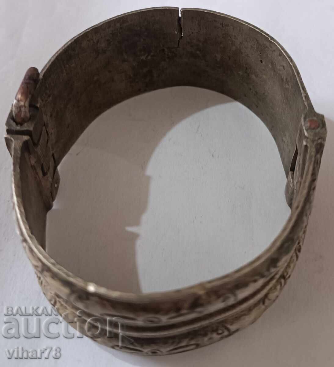 Auction  old bracelet