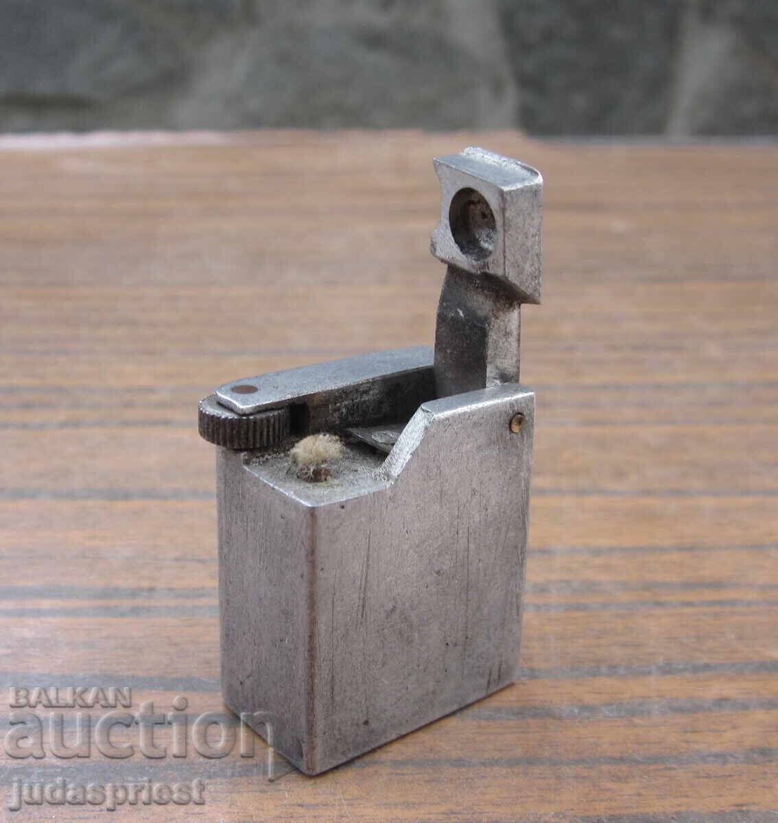 Brichetă pe benzină de epocă PSV soldat bulgar cu preț 60.00 BGN | € 30.68 Brichetă pe benzină de epocă PSV soldat bulgar cu preț 60.00 BGN | € 30.68