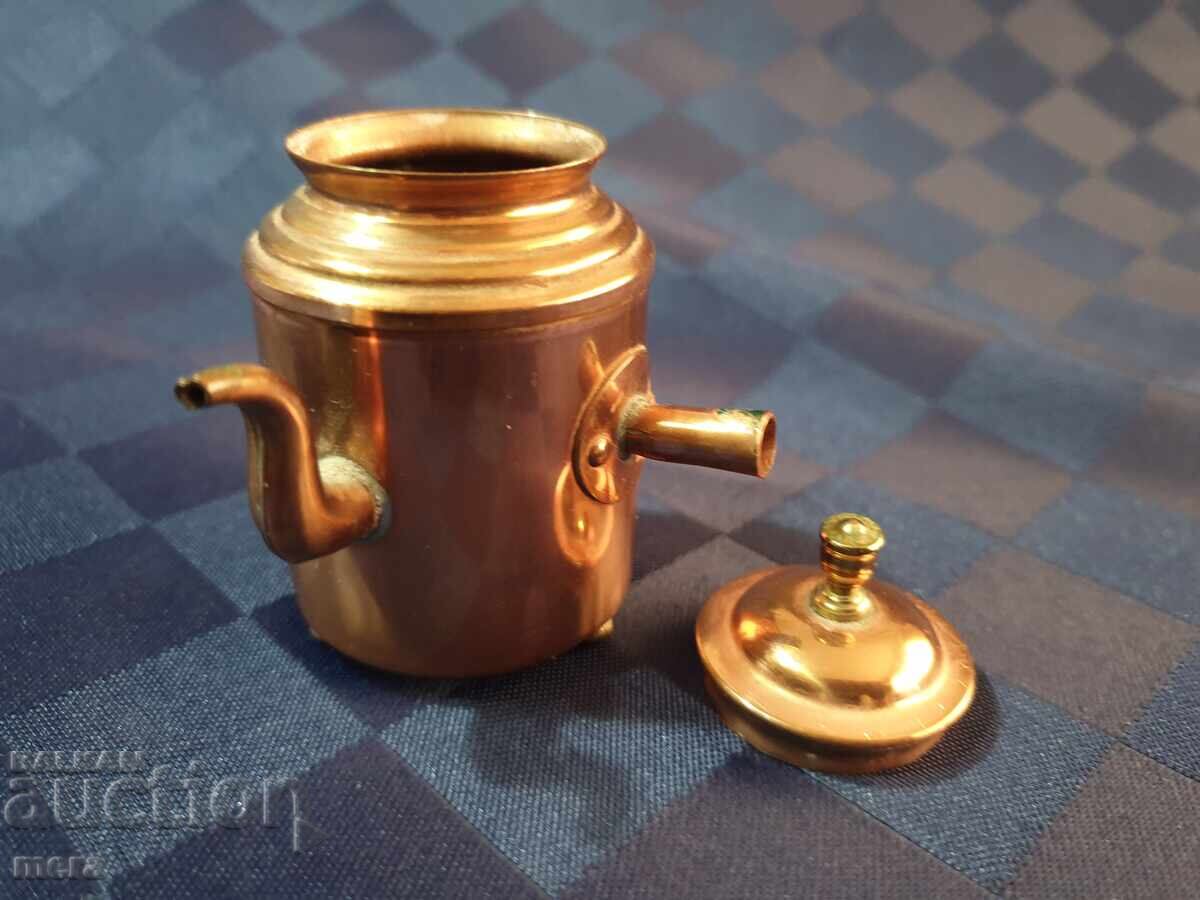 Auction  Miniature copper kettle