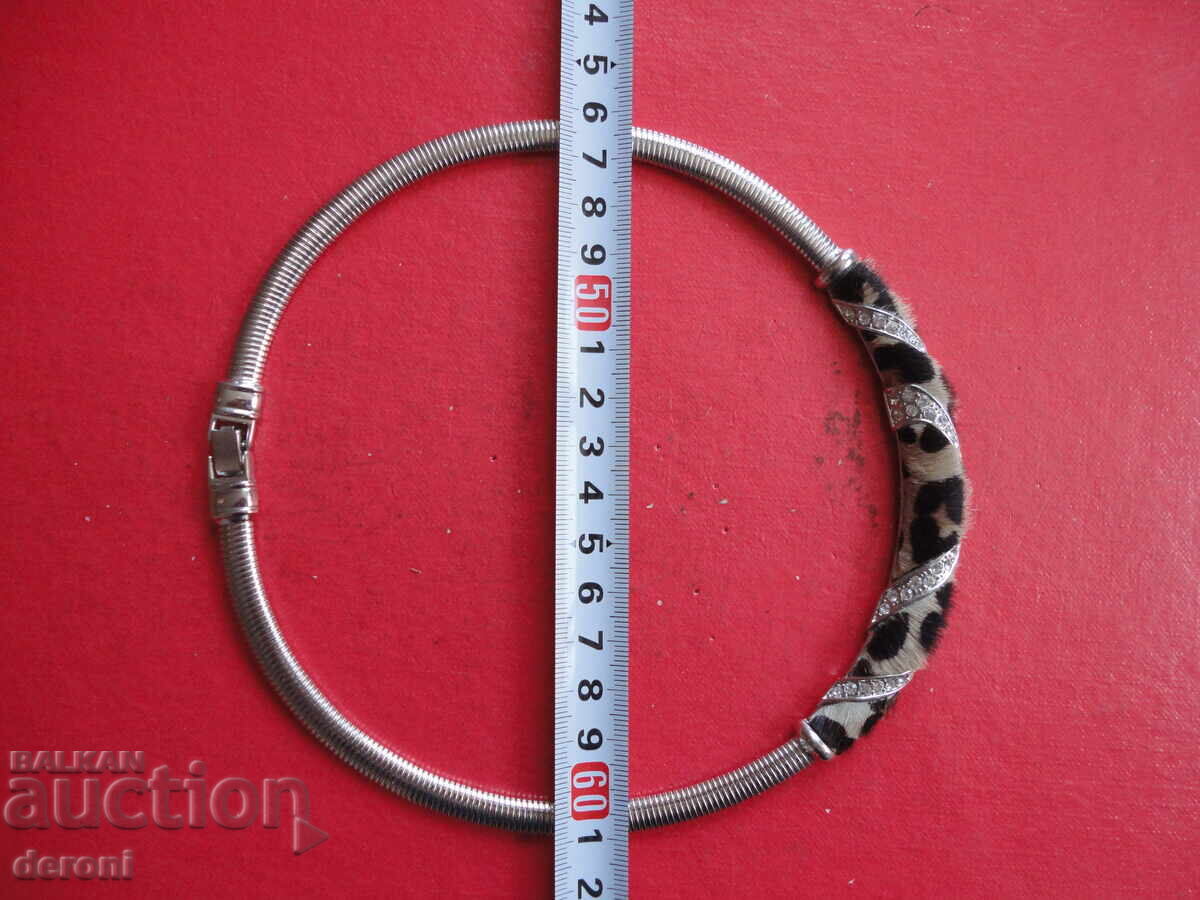 Attractive women's necklace with stones with price 15.00 BGN | € 7.67 Attractive women's necklace with stones with price 15.00 BGN | € 7.67