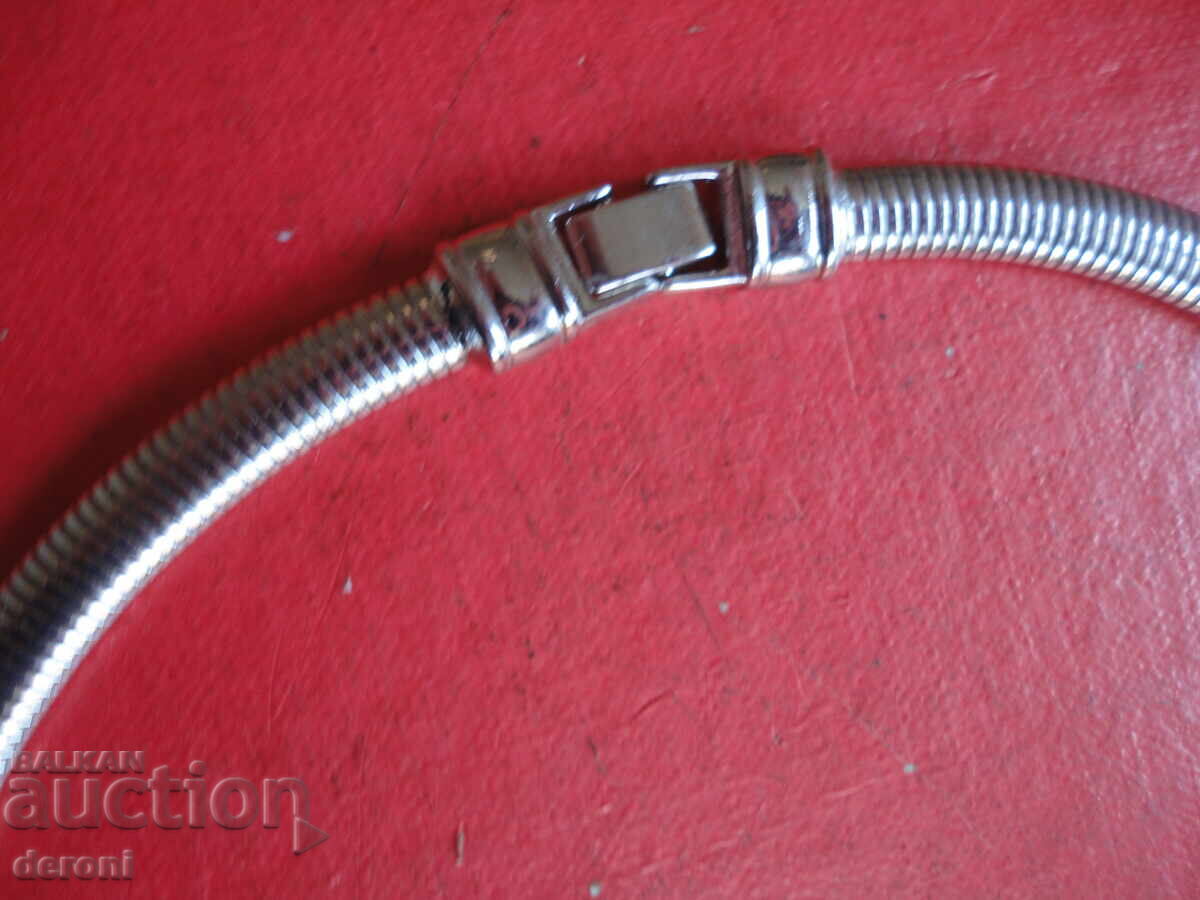 Auction Attractive women's necklace with stones Auction Attractive women's necklace with stones