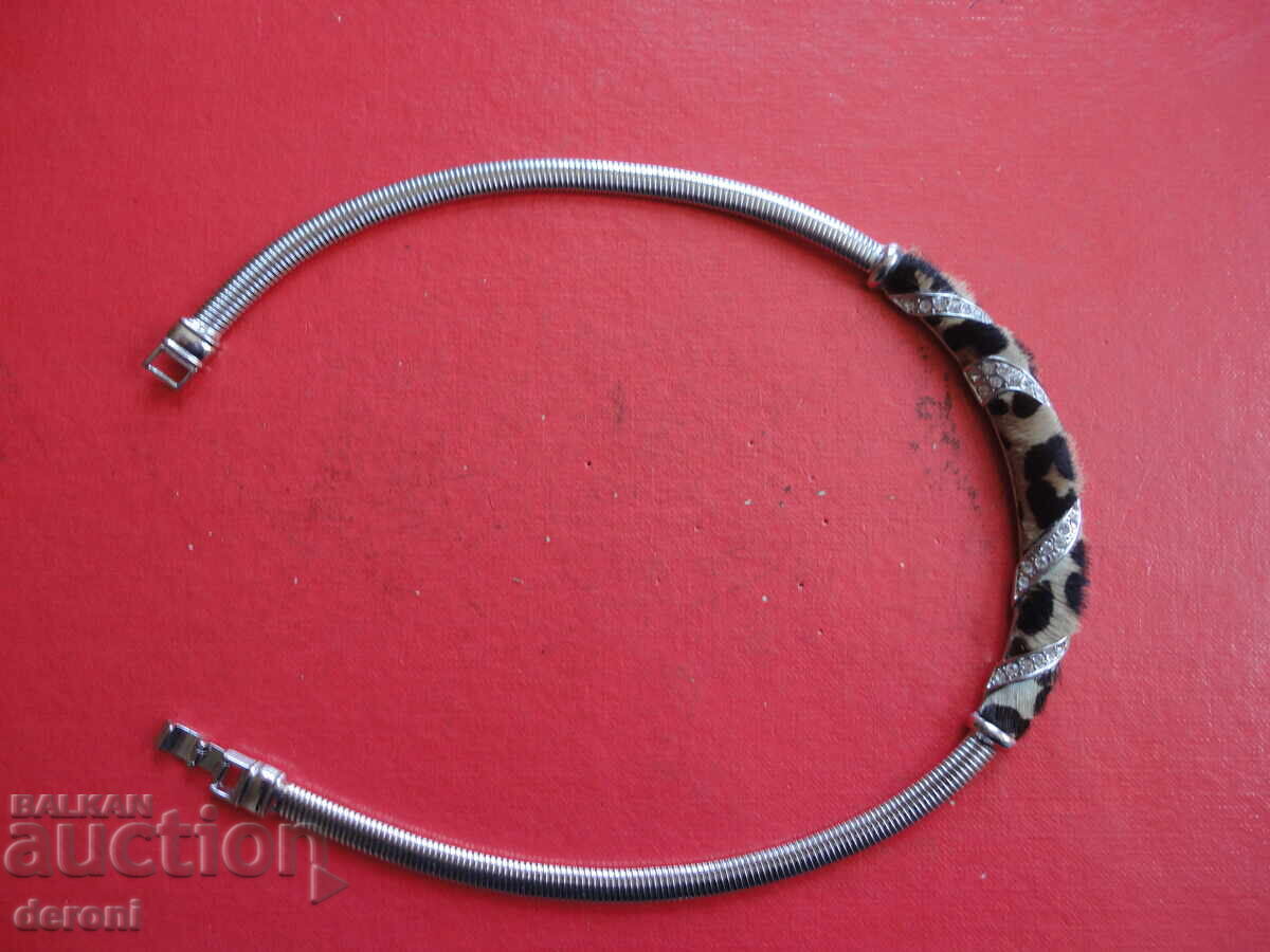 Delivery of Attractive women's necklace with stones Delivery of Attractive women's necklace with stones