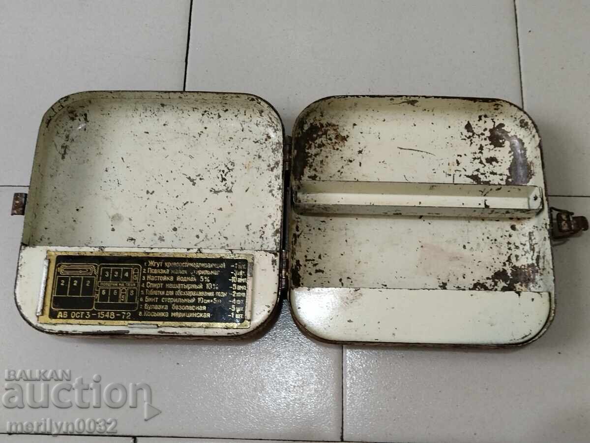 Παλιό μεταλλικό κιβώτιο πρώτων βοηθειών από όχημα μάχης - 5 Παλιό μεταλλικό κιβώτιο πρώτων βοηθειών από όχημα μάχης - 5