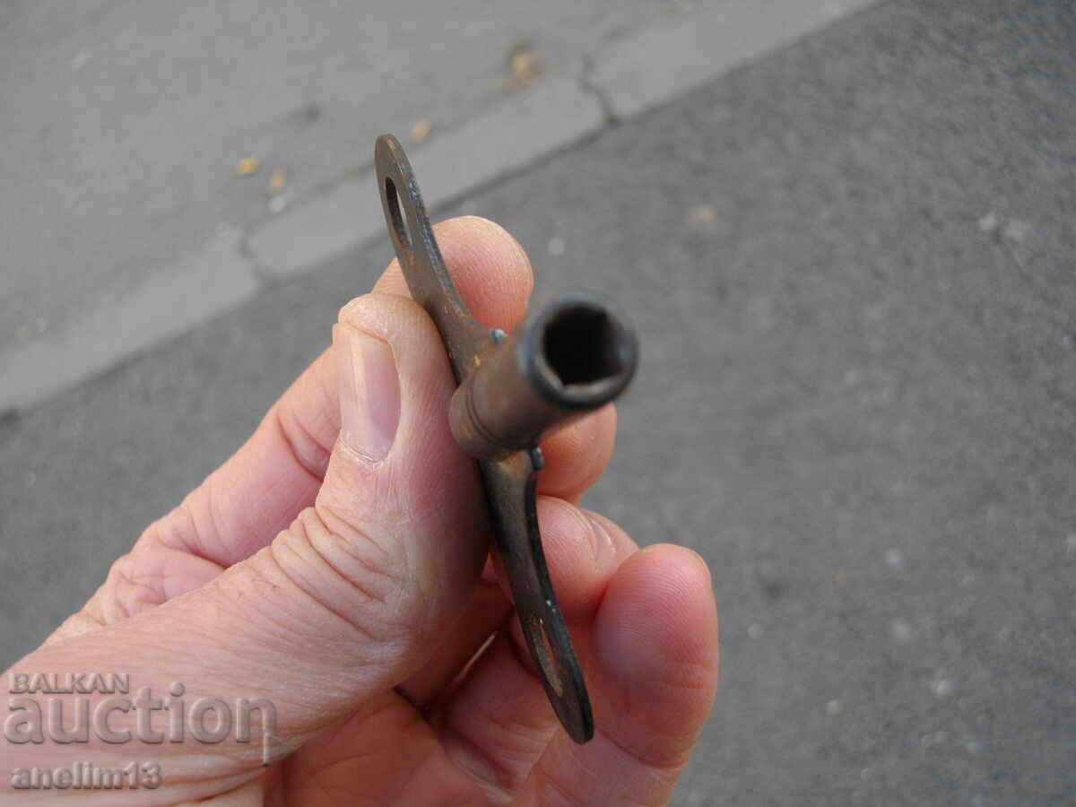 Delivery of OLD KEY WALL OR FIREPLACE CLOCK KEY