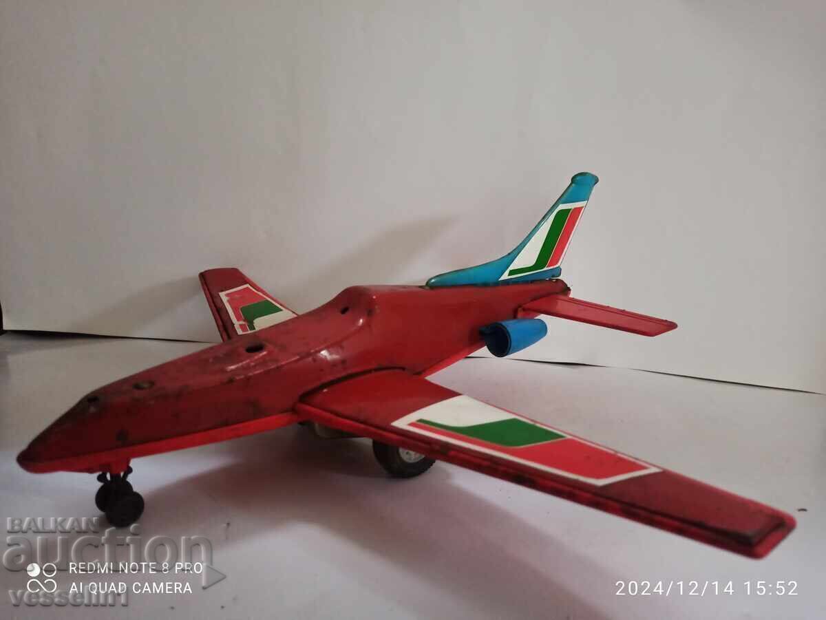 Avion vechi bulgar din metal produs in Silistra soc cu preț 78.00 BGN | € 39.88 Avion vechi bulgar din metal produs in Silistra soc cu preț 78.00 BGN | € 39.88