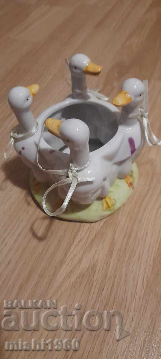 Beautiful pot with ducklings with price 6.00 BGN | € 3.07 Beautiful pot with ducklings with price 6.00 BGN | € 3.07