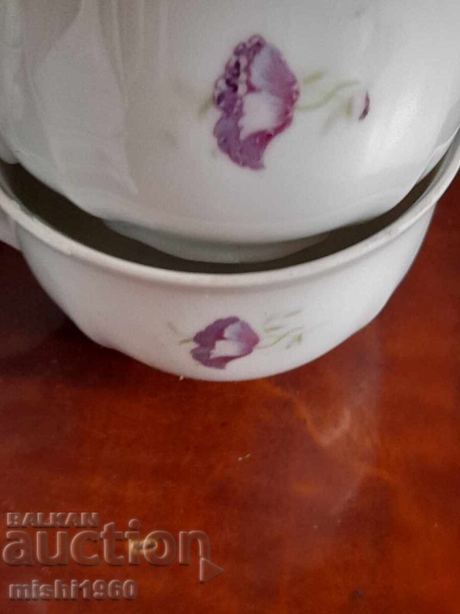 Auction Set of cups Auction Set of cups