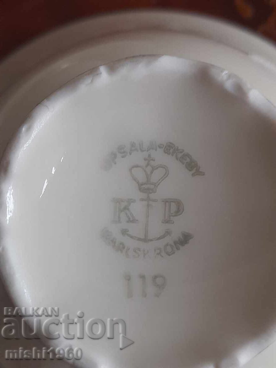 Auction  Set of two cups and a saucer