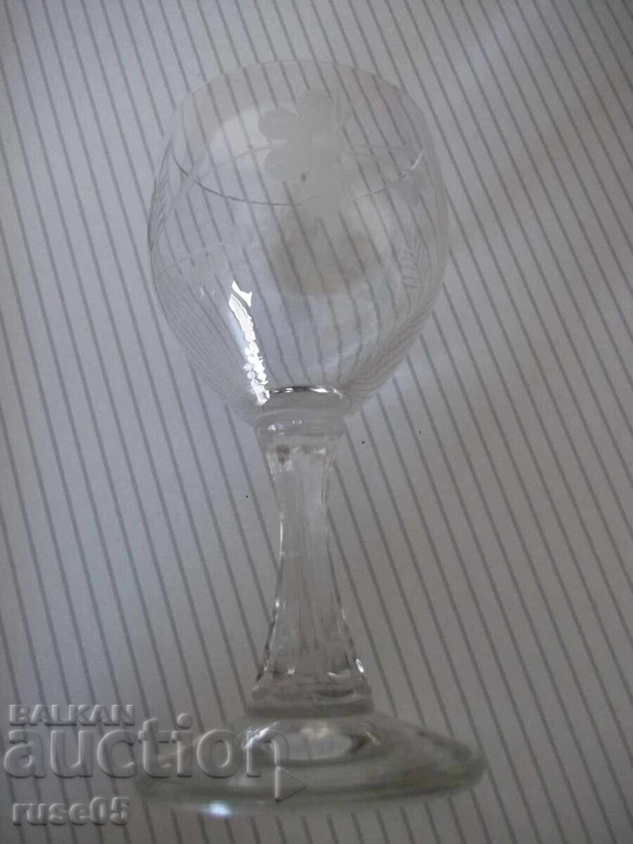 Delivery of Alcoholic beverage glass Delivery of Alcoholic beverage glass