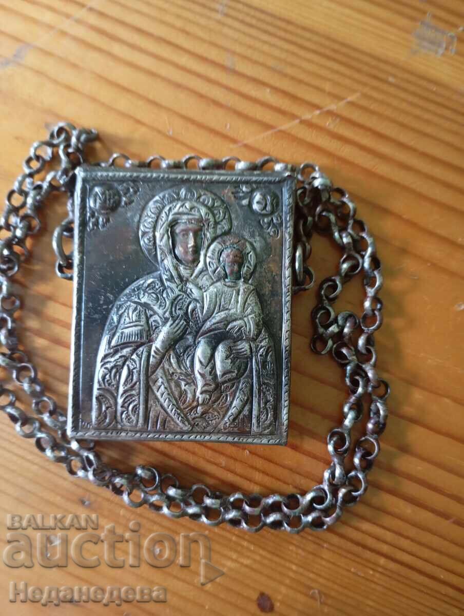 Silver reliquary, with chain, Jewelry