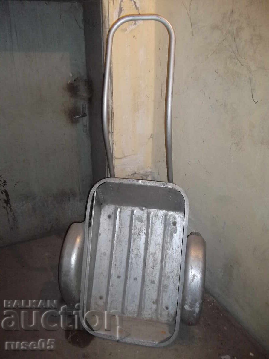 Χειροκίνητο τρόλεϊ αλουμινίου με τιμή 150.00 BGN | € 76.69 Χειροκίνητο τρόλεϊ αλουμινίου με τιμή 150.00 BGN | € 76.69