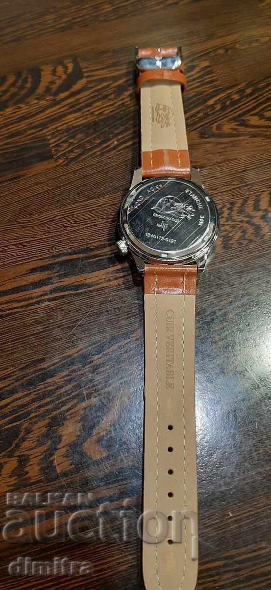 Auction  Lip watch new