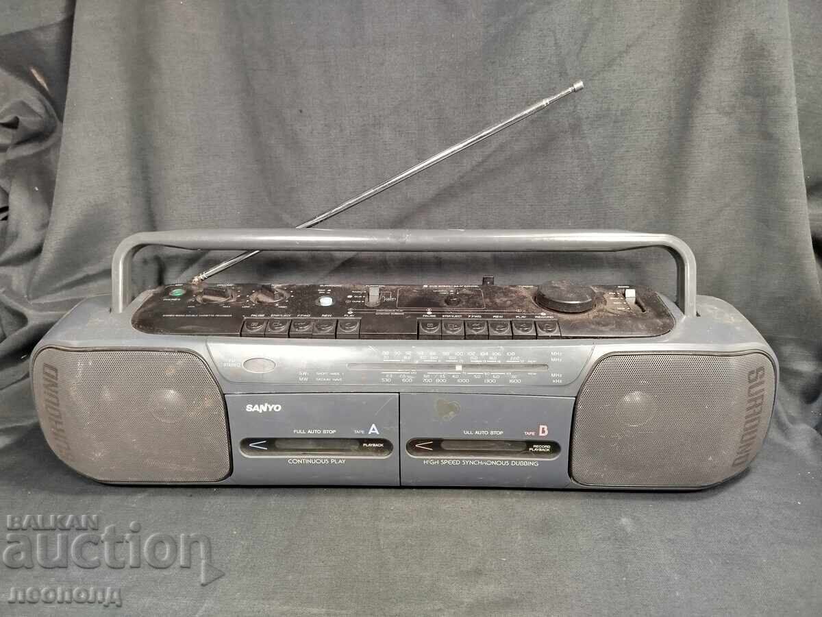 BZC OLD RETRO TRANSISTOR RADIO CASSETTE PLAYER SANYO