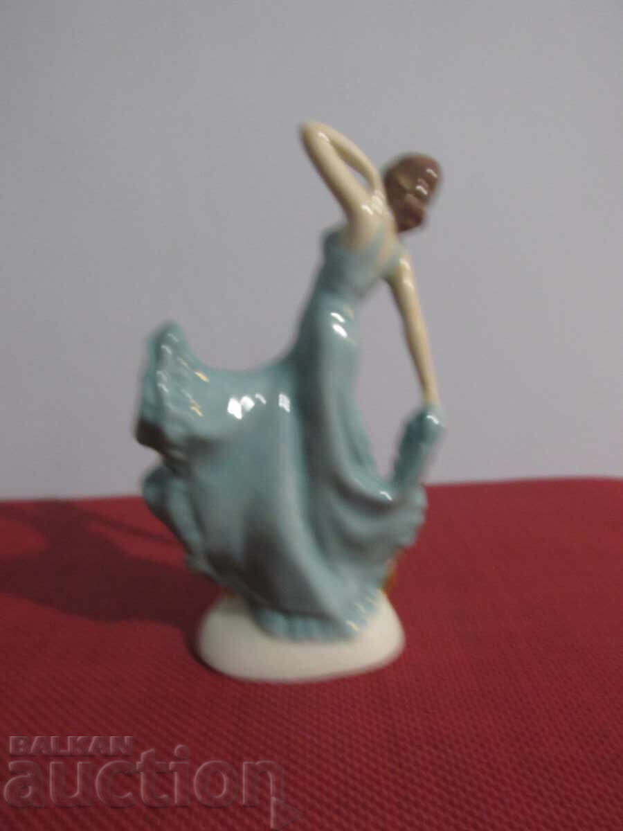 Porcelain figurine with price 8.50 BGN | € 4.35 Porcelain figurine with price 8.50 BGN | € 4.35