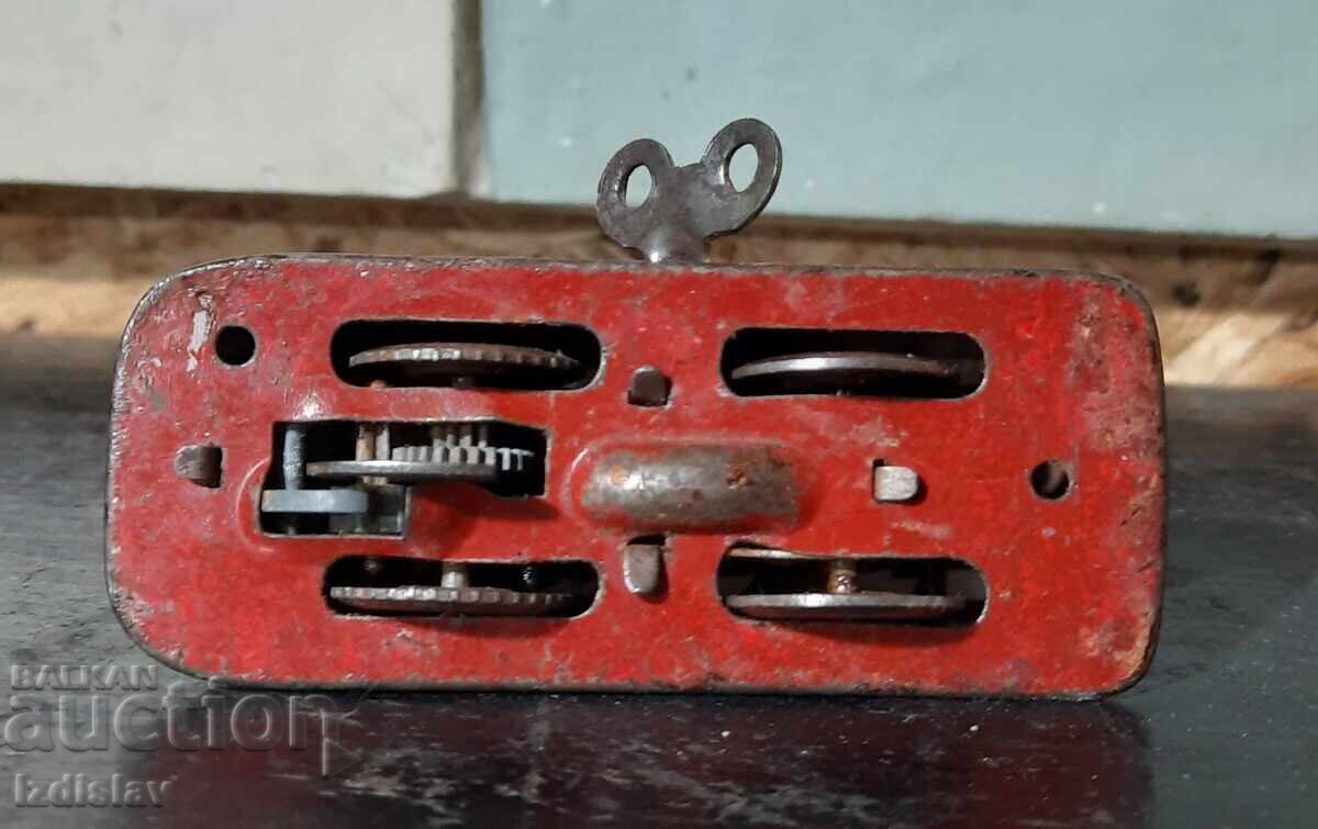 Auction An old tin toy Auction An old tin toy