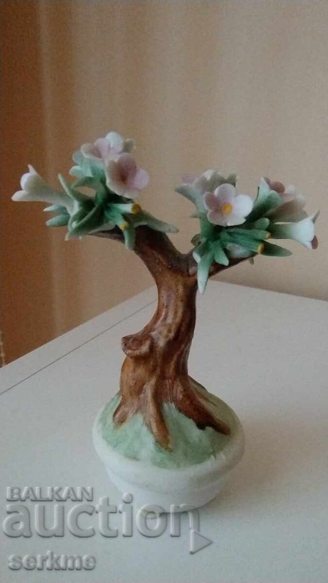 Auction  Porcelain figure