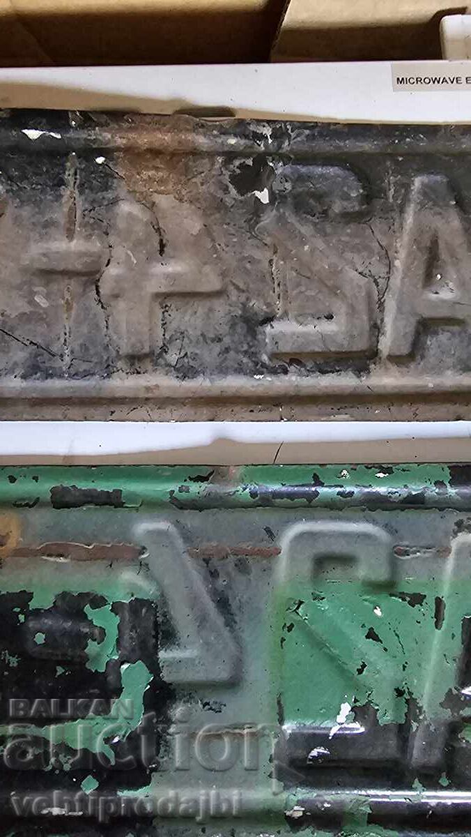 Delivery of Old license plates Delivery of Old license plates