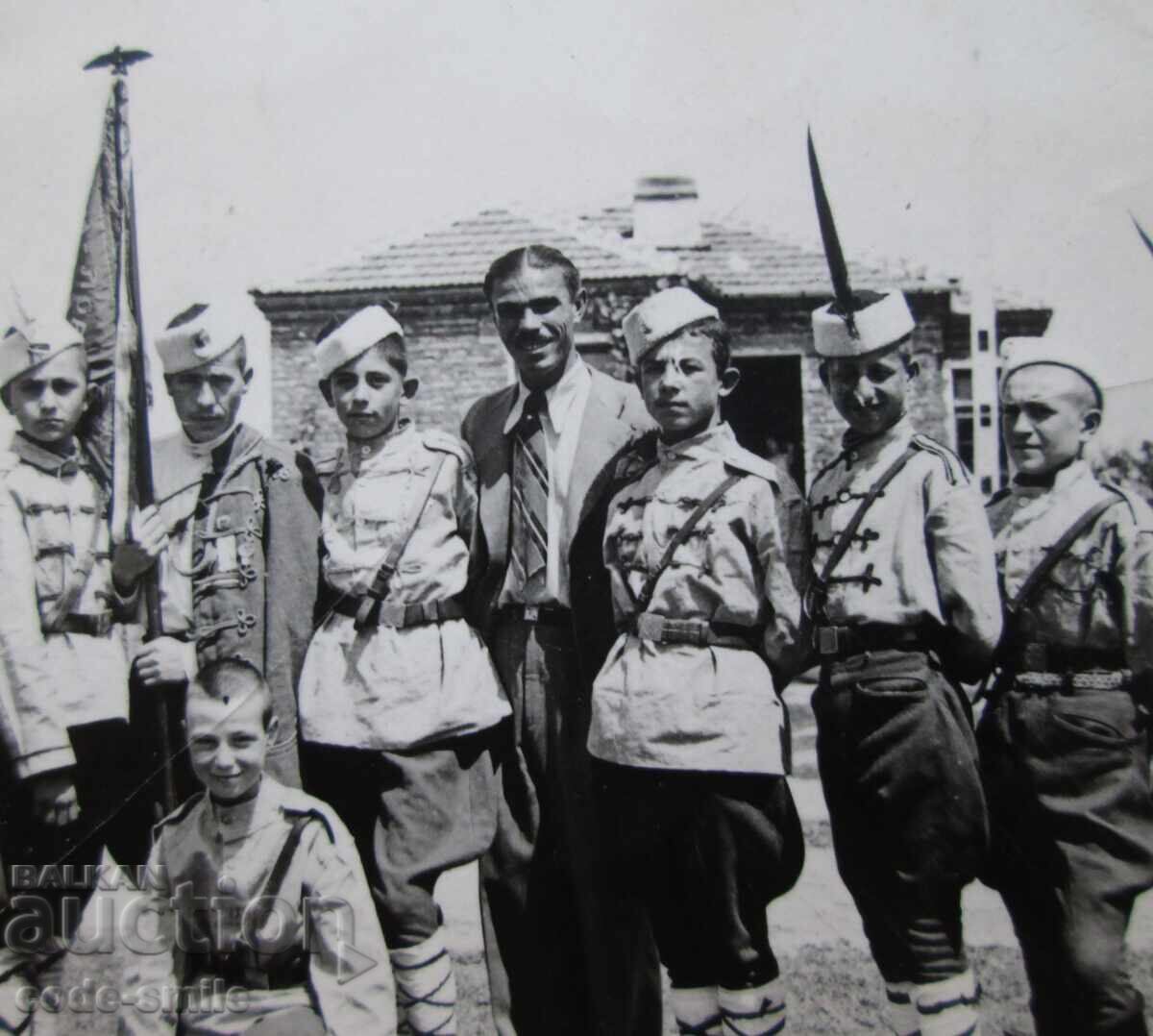 Plovdiv 1937 old photo Plovdiv heroes in uniforms with price 15.00 BGN | € 7.67 Plovdiv 1937 old photo Plovdiv heroes in uniforms with price 15.00 BGN | € 7.67