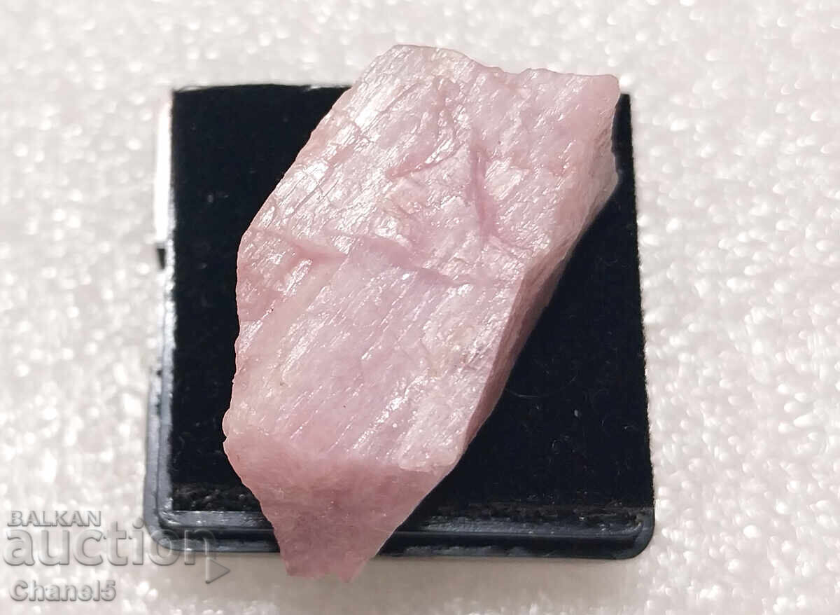 NATURAL RAW KUNZITE - 41.15 ct (181) with price 28.00 BGN | € 14.32 NATURAL RAW KUNZITE - 41.15 ct (181) with price 28.00 BGN | € 14.32