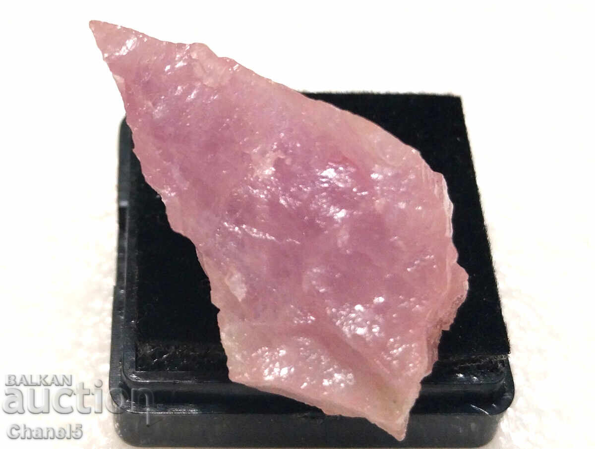 NATURAL RAW KUNZITE - 60.50 ct (183) with price 29.90 BGN | € 15.29 NATURAL RAW KUNZITE - 60.50 ct (183) with price 29.90 BGN | € 15.29